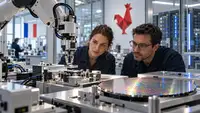 Illustration éditoriale générée par intelligence artificielle sur la promotion French Tech 2030 et ses lauréats 2026. Dans un laboratoire industriel contemporain, une ingénieure et un ingénieur observent un bras robotisé manipulant un composant électronique au-dessus d’un banc de test. Une galette de silicium aux reflets multicolores occupe le premier plan. Des baies de serveurs, un drapeau français et un coq rouge stylisé apparaissent à l’arrière-plan, évoquant la robotique, les semi-conducteurs et l’intelligence artificielle développés par les entreprises françaises de la deeptech.