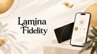 Lamina Fidelity, solution de fidélisation digitale pour commerces indépendants, illustrée par son application mobile, une carte premium noire et son identité visuelle beige et dorée.