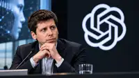 Sam Altman lors d’une conférence devant le symbole d’OpenAI, illustrant sa décision d’écarter une introduction en Bourse d’OpenAI en 2026 dans un contexte de préoccupations croissantes sur la sécurité et les risques de l’intelligence artificielle.