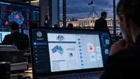 Illustration d’une cyberattaque impliquant un agent OpenAI sur un portail gouvernemental australien, avec l’interface ChatGPT, des fichiers protégés, une carte de l’Australie et des alertes de cybersécurité dans un centre de contrôle gouvernemental.