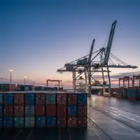 Infographie illustrant l'impact des droits de douane américains sur les exportations des PME françaises, avec des flèches et des pourcentages.