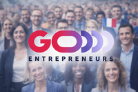 Logo GO Entrepreneurs au centre d’une image avec des entrepreneurs français en arrière-plan, pour illustrer l’événement GO Entrepreneurs à Paris La Défense Arena.