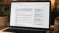 Ordinateur portable affichant une recherche Google enrichie par AI Overview, avec une réponse générée par intelligence artificielle et plusieurs sources proposées.