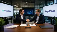 Deux dirigeants se serrent la main dans une salle de réunion moderne, entourés des logos Legalstart et LegalPlace, pour illustrer le rachat de Legalstart par LegalPlace et la consolidation du marché français de la legaltech.