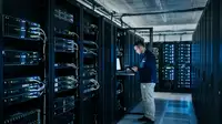 Serveur informatique et cadenas numérique illustrant la gestion Oracle sécurité en PME.