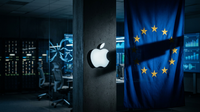 Tim Cook face au logo de la Commission européenne illustrant Siri AI bloqué en Europe.
